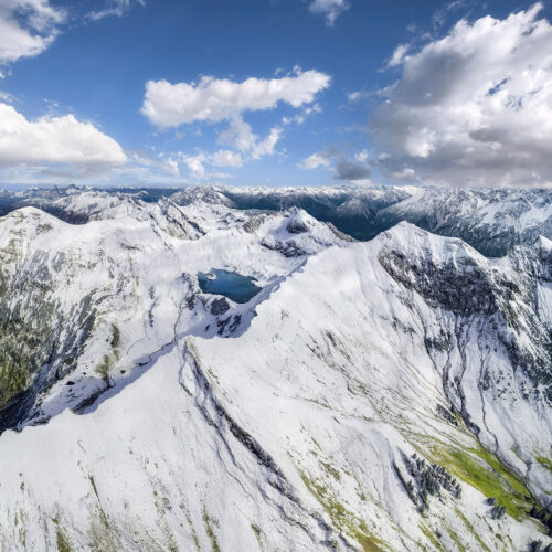 15 0770 Panorama Allgaeu Alpen Berge Hinterstein Winter Schnee verschneit Schrecksee Bergsee Erster Schnee Oberallgaeu Ponten Bschiesser weiss blauer himmel sonne 2