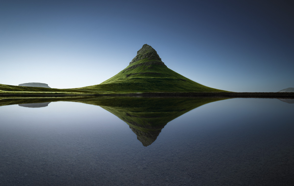 Landschaftsfotograf Island Bilder Island Iceland Kirkjufell Grundarfjörður Vesturland Snæfellsnes Snæfellsneshalbinsel Sommer Spiegelung grün blau