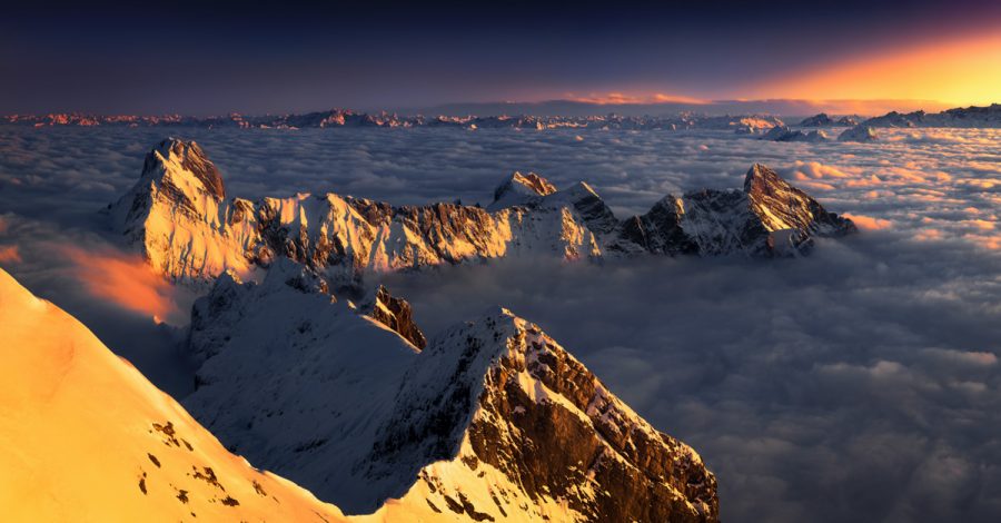 Landschaftsfotograf Panorama Schweiz Alpenglühen Sonnenuntergang Nebelmeer Bergspitzen Kurfürsten Nebel Licht Sonne Schnee Winter verschneit St Gallen blau sonne