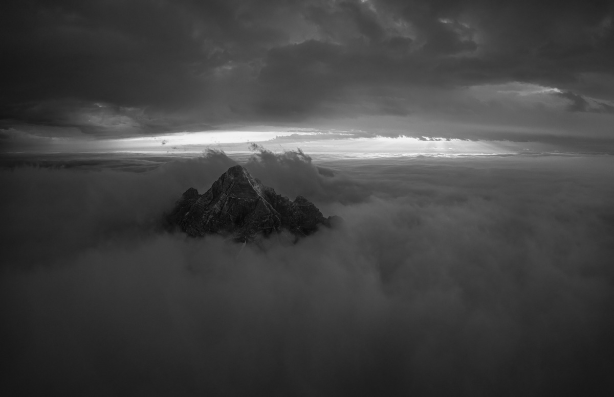 leinwand schwarz weiß wandbilder foto kaufen Allgäu Alpen Berge Hinterstein Sonnenuntergang Nebelmeer Wolken Nebel Hochvogel Oberallgäu