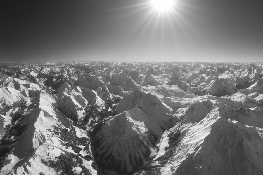leinwand schwarz weiß wandbilder foto kaufen Allgäu Alpen Berge Winter Schnee verschneit Kleinwalsertal Trettach Oberstdorf Oberallgäu Hochfrott Mädelegabeler himmel sonne