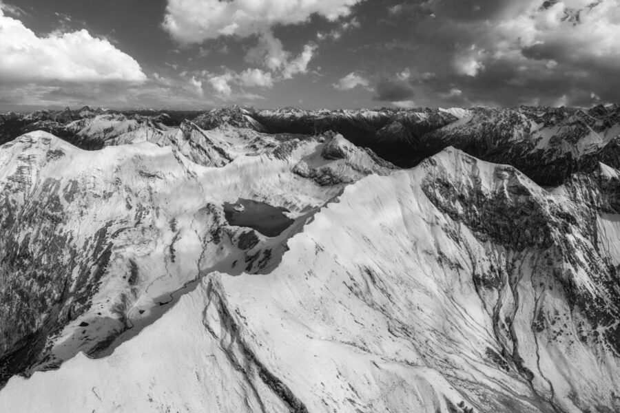 leinwand schwarz weiß wandbilder foto kaufen Allgäu Alpen Berge Hinterstein Winter Schnee verschneit Schrecksee Bergsee Erster Schnee Oberallgäu Ponten Bschießerer himmel sonne