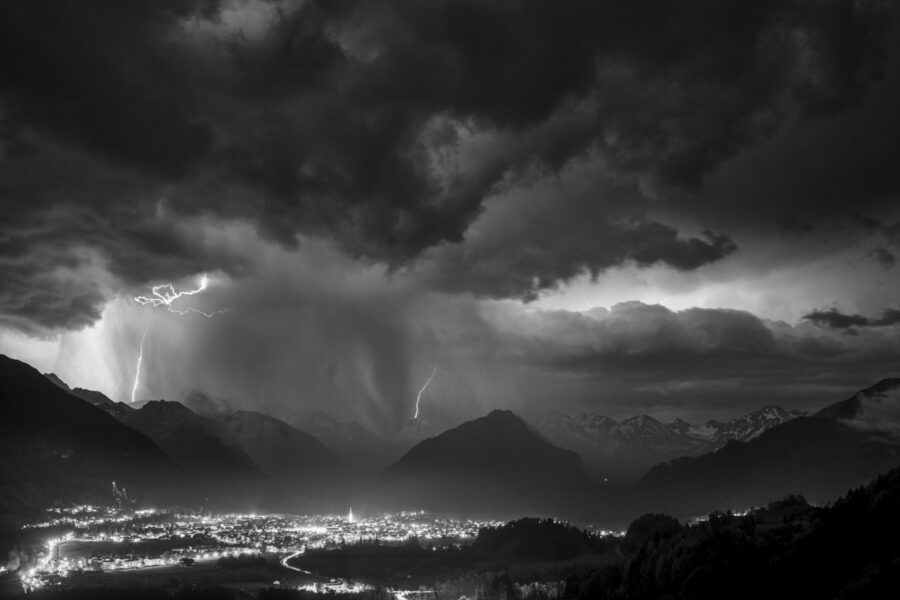 leinwand schwarz weiß wandbilder foto kaufen Allgäu Alpen Berge Oberstdorf Sommer Gewitter Schauer Sturm Blitz Oberallgäu