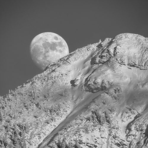 leinwand schwarz weiß wandbilder foto kaufen Allgäu Alpen Berge Hinterstein Winter Schnee verschneit Vollmond Mondaufgang Silhouette Oberallgäu Iseler