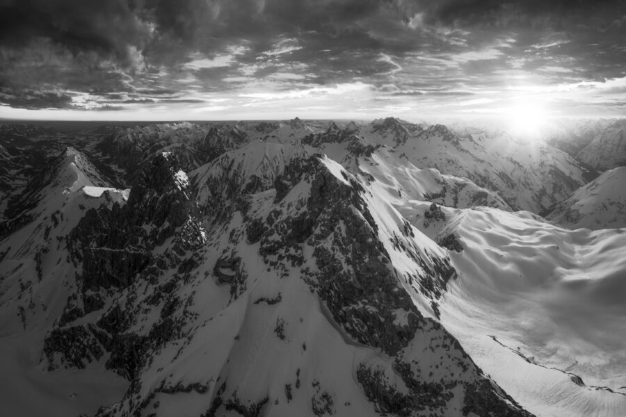 leinwand schwarz weiß wandbilder foto kaufen Allgäu Alpen Berge Winter Schnee verschneit Trettach Himmelschrofen Weihnachten Sonnenaufgang Alpenglühen Oberstdorf Oberallgäu sonne