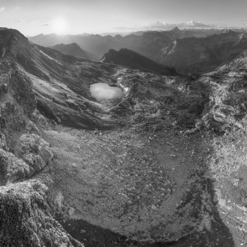 leinwand schwarz weiß wandbilder foto kaufen Allgäu Alpen Berge Hinterstein Sommer Sonnenaufgang Laufbichel See Bergsee Blau Orange Oberallgäuer himmel sonne