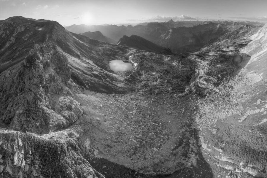 leinwand schwarz weiß wandbilder foto kaufen Allgäu Alpen Berge Hinterstein Sommer Sonnenaufgang Laufbichel See Bergsee Blau Orange Oberallgäuer himmel sonne