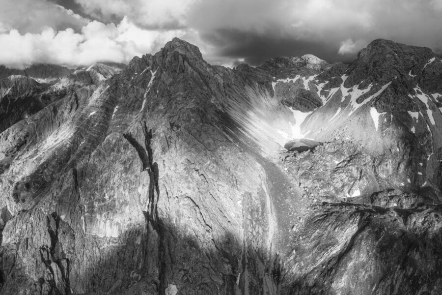 leinwand schwarz weiß wandbilder foto kaufen Tirol Lechtal Bergsee Sonnenuntergang Alpenglühen Sommer Gramais sonne