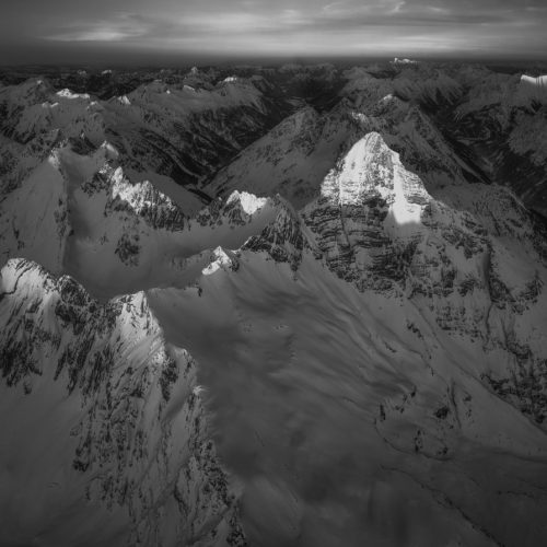 leinwand schwarz weiß wandbilder foto kaufen Allgäu Alpen Berge Hinterstein Winter Schnee verschneit Hochvogel Fuchskar Wiedemer Oberallgäu