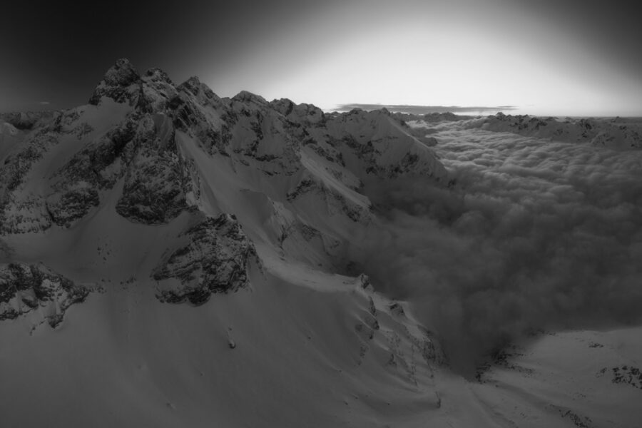 leinwand schwarz weiß wandbilder foto kaufen Allgäu Alpen Berge Winter Schnee verschneit Trettach Einödsbach Weihnachten Sonnenuntergang Alpenglühen Oberstdorf Oberallgäuer himmel
