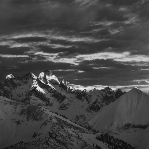 leinwand schwarz weiß wandbilder foto kaufen Allgäu Alpen Berge Winter Schnee verschneit Krottenkopf Sonnenuntergang Alpenglühen Oberstdorf Oberallgäu Rubi sonne