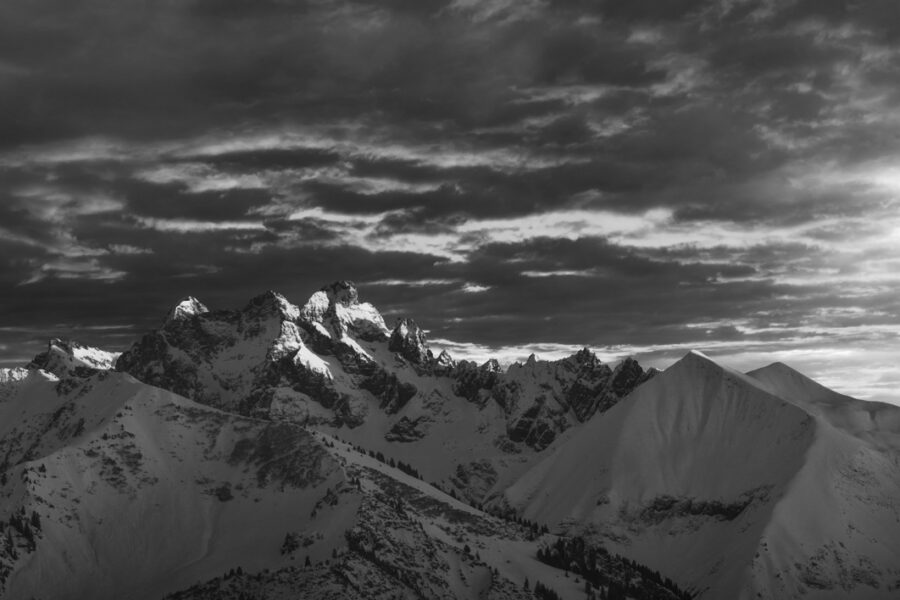 leinwand schwarz weiß wandbilder foto kaufen Allgäu Alpen Berge Winter Schnee verschneit Krottenkopf Sonnenuntergang Alpenglühen Oberstdorf Oberallgäu Rubi sonne