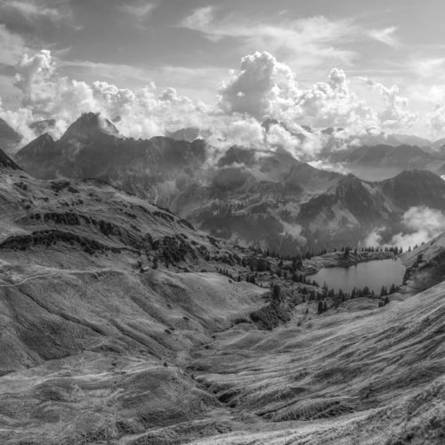 leinwand schwarz weiß wandbilder foto kaufen Allgäu Alpen Berge Oberstdorf Sommer Seealpsee Höfats Nebelhorn Oberallgäue himmel sonne