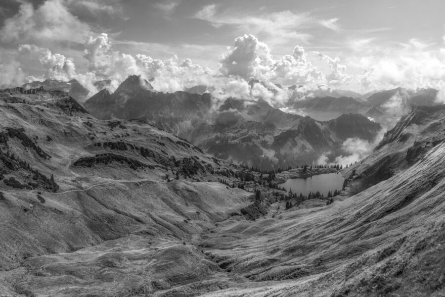 leinwand schwarz weiß wandbilder foto kaufen Allgäu Alpen Berge Oberstdorf Sommer Seealpsee Höfats Nebelhorn Oberallgäue himmel sonne