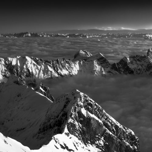 leinwand schwarz weiß wandbilder foto kaufen Schweiz Alpenglühen Sonnenuntergang Nebelmeer Bergspitzen Kurfürsten Nebel Licht Sonne Schnee Winter verschneit St Gallen sonne