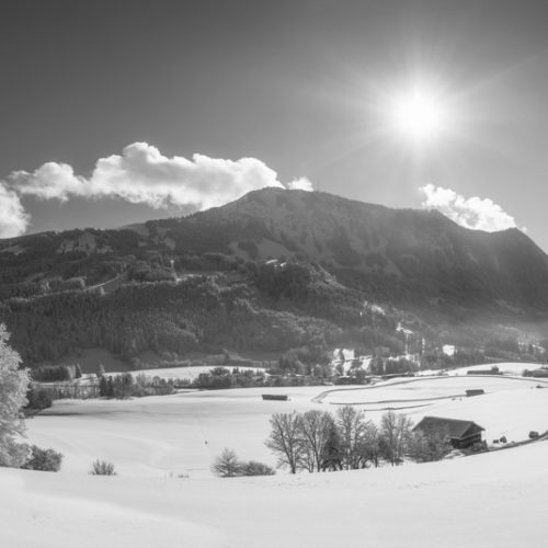 leinwand schwarz weiß wandbilder foto kaufen Allgäu Alpen Berge Winter Schnee Rettenberg Grünten Grüntenhütte Kranzegg Burgberg Oberallgäuer himmel sonne