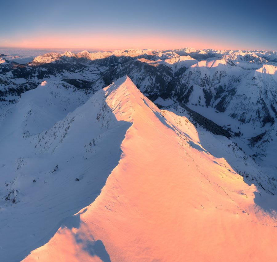 Panorama Allgäu Alpen Berge Rauhorn Gaishorn Hinterstein alpenglühen Winter Schnee verschneit Sonnenuntergang Oberallgäu orange rot sonne