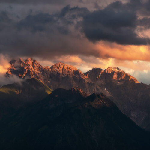 fotogalerie oberstdorf Allgäu Alpen Berge Oberstdorf Sommer Alpenglühen Sonnenuntergang Krottenkopf Krottenspitze Hornbach Kette Kemptner Hütte Oberallgäu blau rot orange sonne