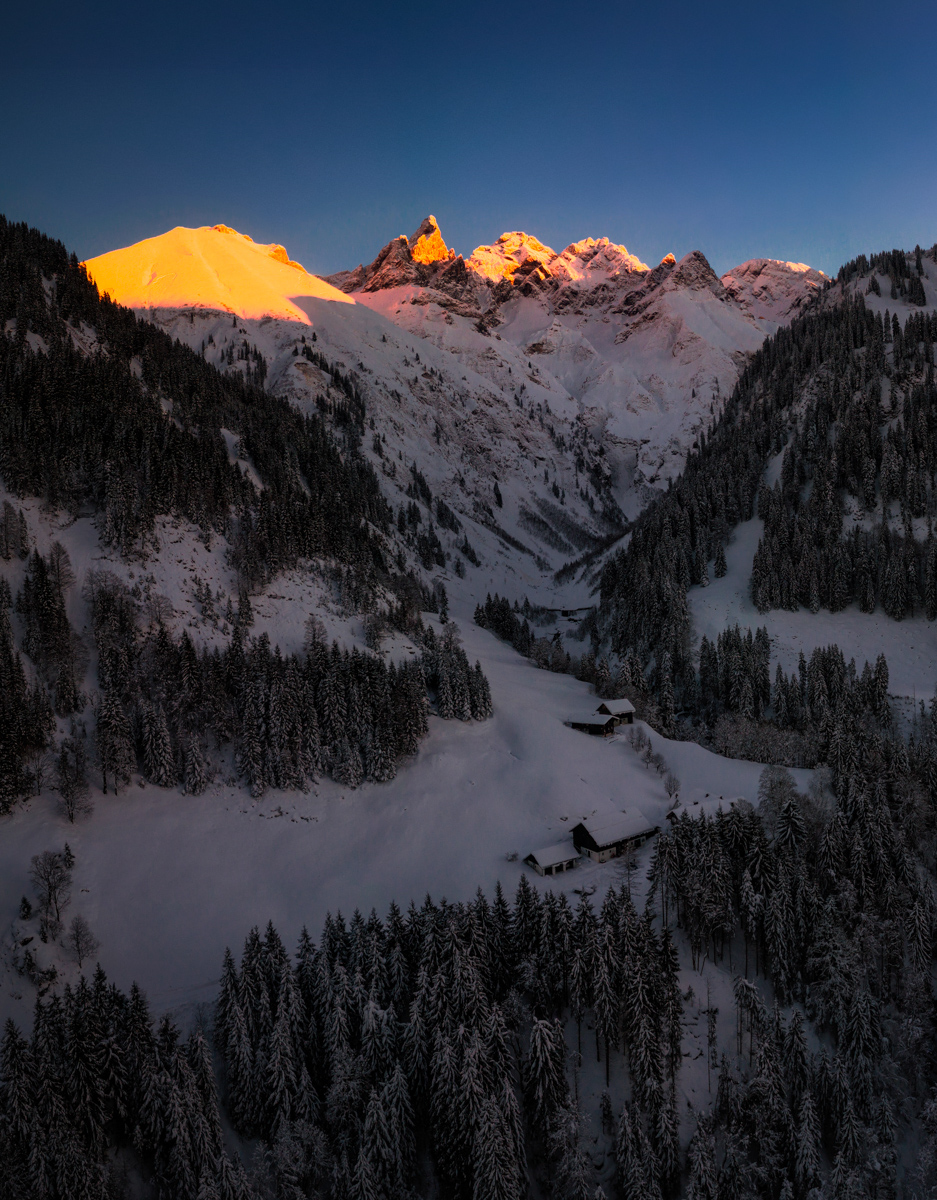 Oberstdorf, Trettachtal bei Einödsbach im Alpenglühen, Winterabend - Bergfotografie Oberallgäu