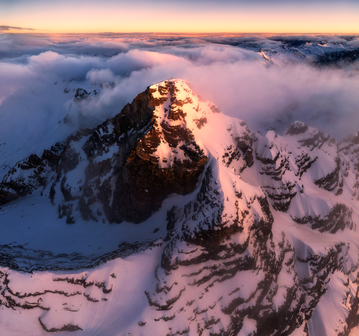 Hinterstein, Hochvogel über dem Wolkenmeer, Winterlicher Luftblick - Bergfotografie Oberallgäu