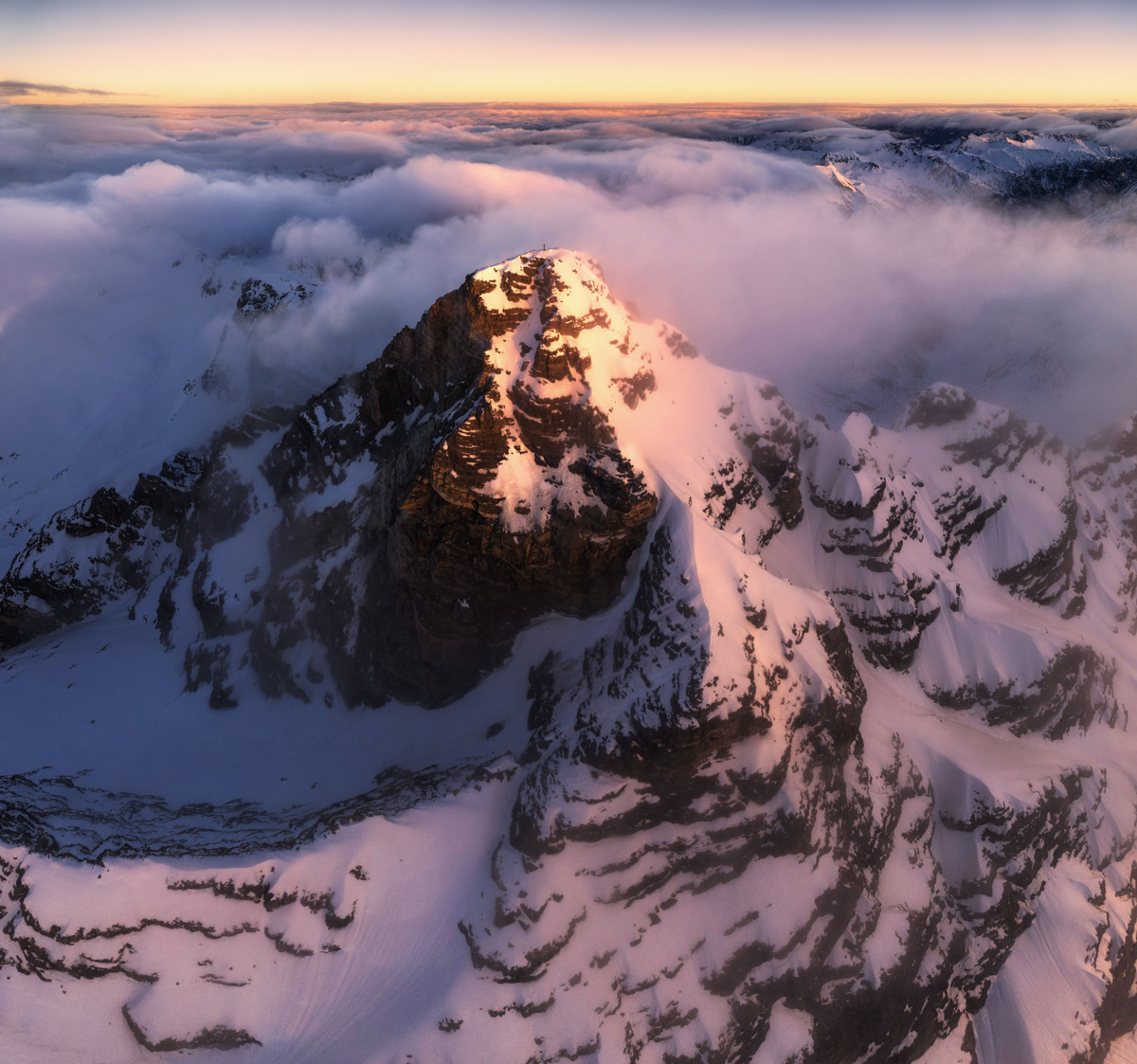 Hinterstein, Hochvogel und Schneck über dem Wolkenmeer im winterlichen Abendlicht, Erhaben - Bergfotografie Allgäu