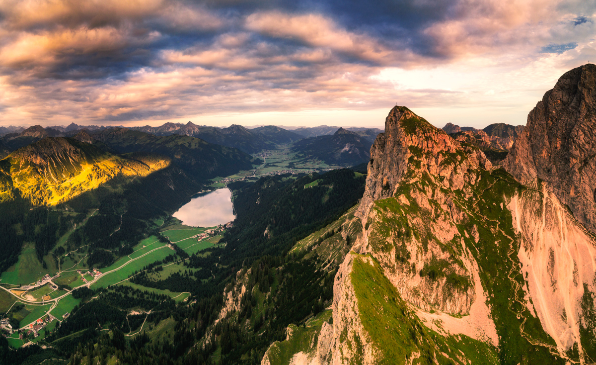 Tannheimer Tal, Haldensee mit Gimpel und Rotflüh, Sommerlicher Sonnenaufgang - Bergfotografie Tirol