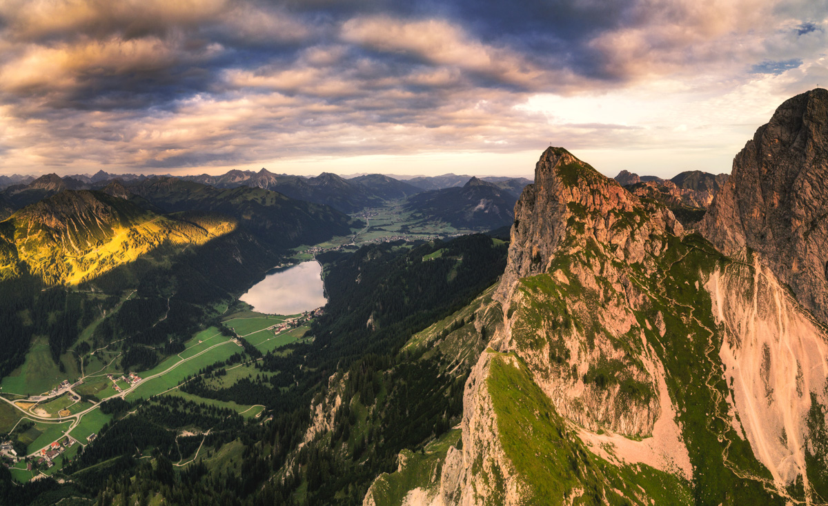 Tannheimer Tal, Gimpel und Rotflüh mit Haldensee beim Sonnenaufgang, Majestätisch - Bergfotografie Tirol