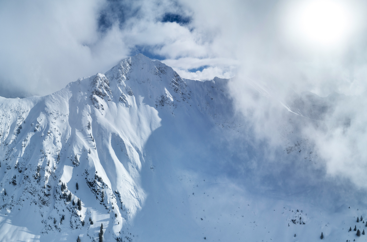 Hinterstein, Gaishorn und Rauhorn in Winterwolken, Verschneite Gipfel - Bergfotografie Oberallgäu