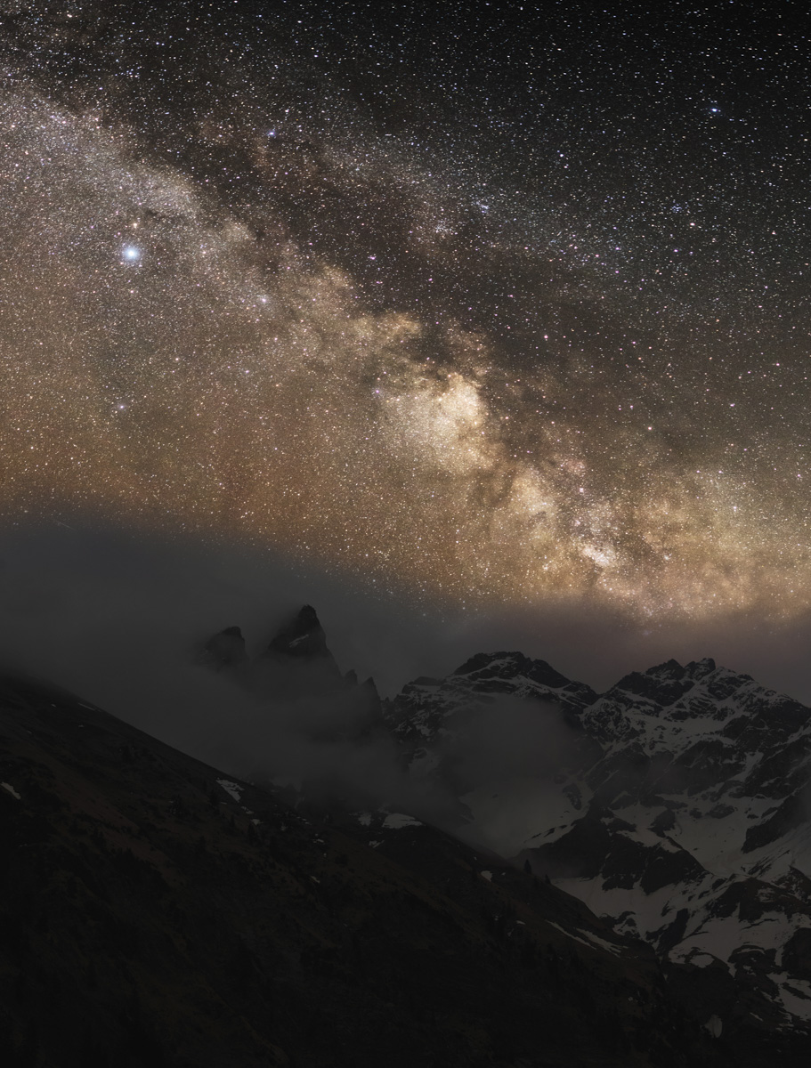 Oberstdorf, Milchstraße über Hochfrott und Mädelegabel, Frühlingsnacht - Astrofotografie Allgäu