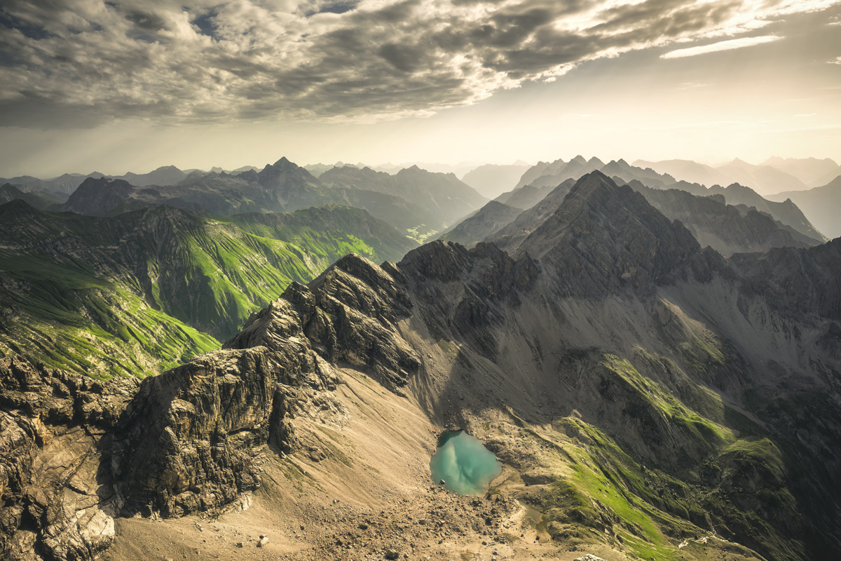 Krottenkopf Panorama, Hochalpine Bergwelt mit türkisem Bergsee, Wilde Schönheit - Bergfotografie Allgäu