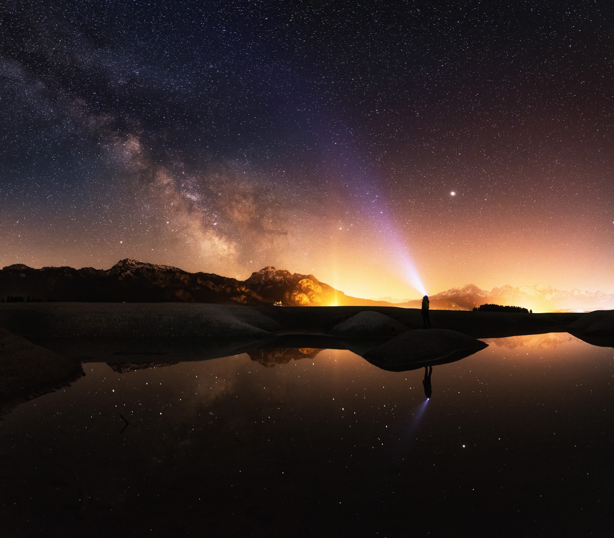 Forggensee Ostallgäu, Milchstraße über den Allgäuer Alpen mit Spiegelung, Nachtstimmung - Astrofotografie Bayern