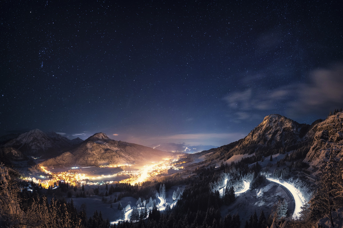 Imberger Horn Hindelang, Winternacht mit Sternenhimmel über dem Nebelmeer, Nachtstimmung - Astrofotografie Oberallgäu