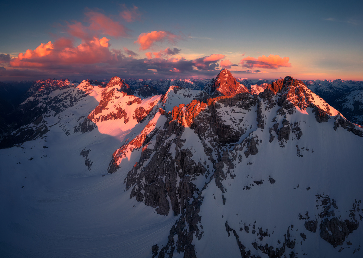 Oberstdorf, Krottenkopf im Alpenglühen, Winterlicher Sonnenuntergang - Bergfotografie Oberallgäu