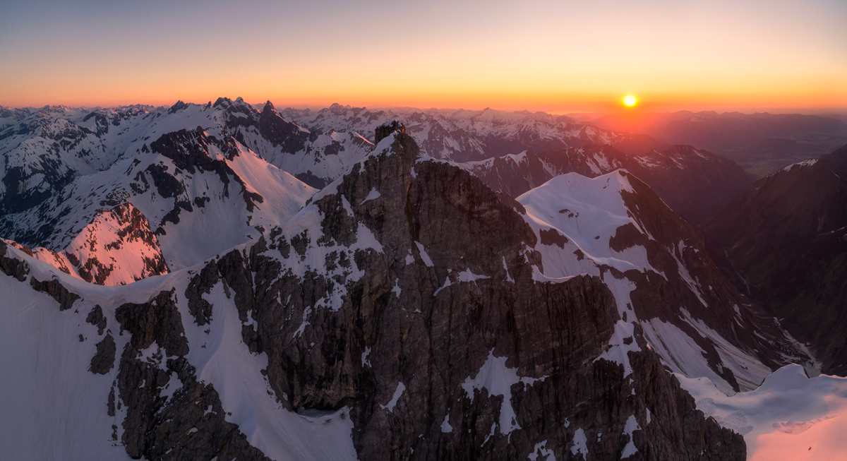 Oberstdorf, Krottenkopf bei Sonnenuntergang, Verschneites Alpenpanorama - Bergfotografie Oberallgäu