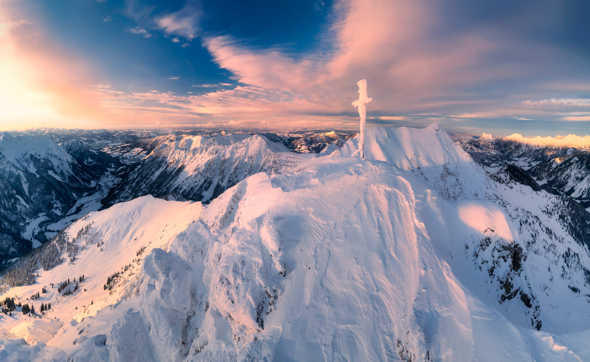 Rauhorn und Gaishorn im Alpenglühen, Verschneiter Gipfel bei Sonnenuntergang, Winterliche Berglandschaft Hinterstein