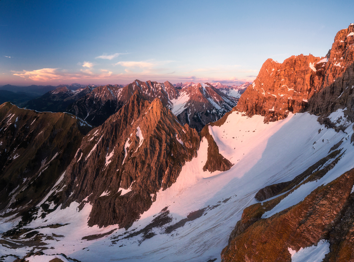 Kleinwalsertal, Widderstein im Abendrot, Frühling - Bergfotografie Vorarlberg