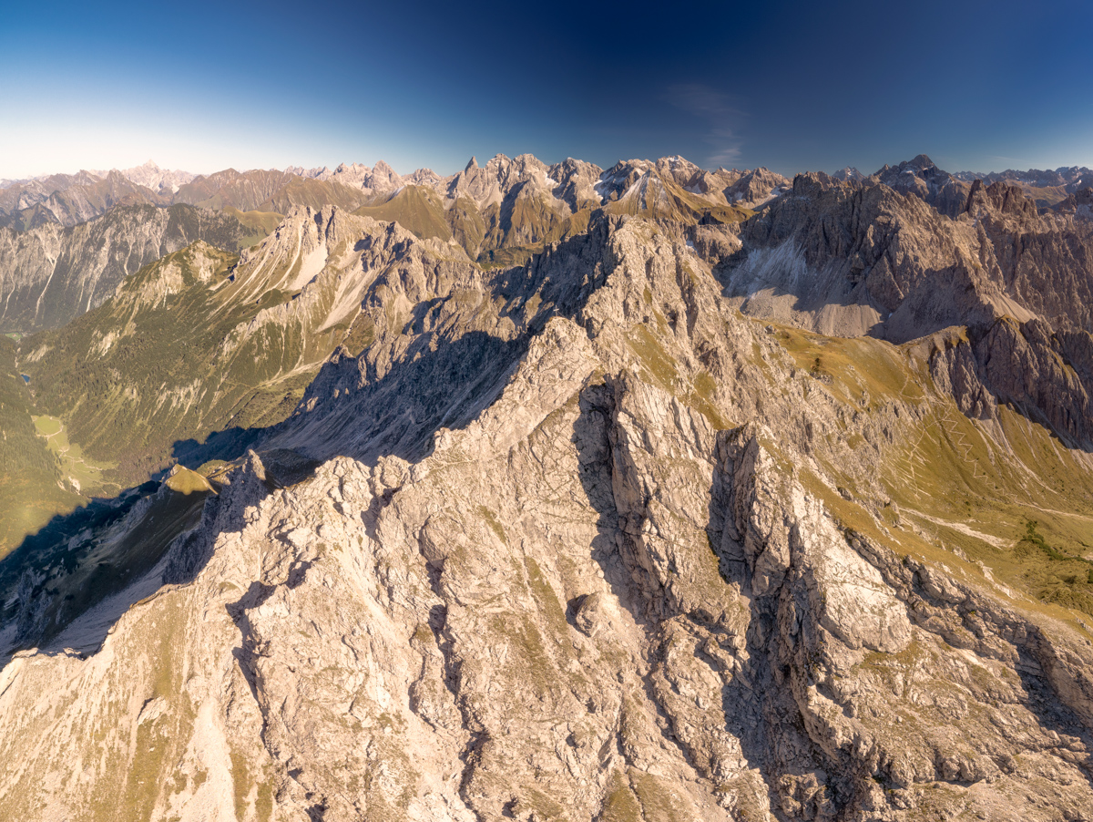 Kleinwalsertal, Zerklüftete Gratlandschaft, Hochsommer - Bergfotografie Vorarlberg