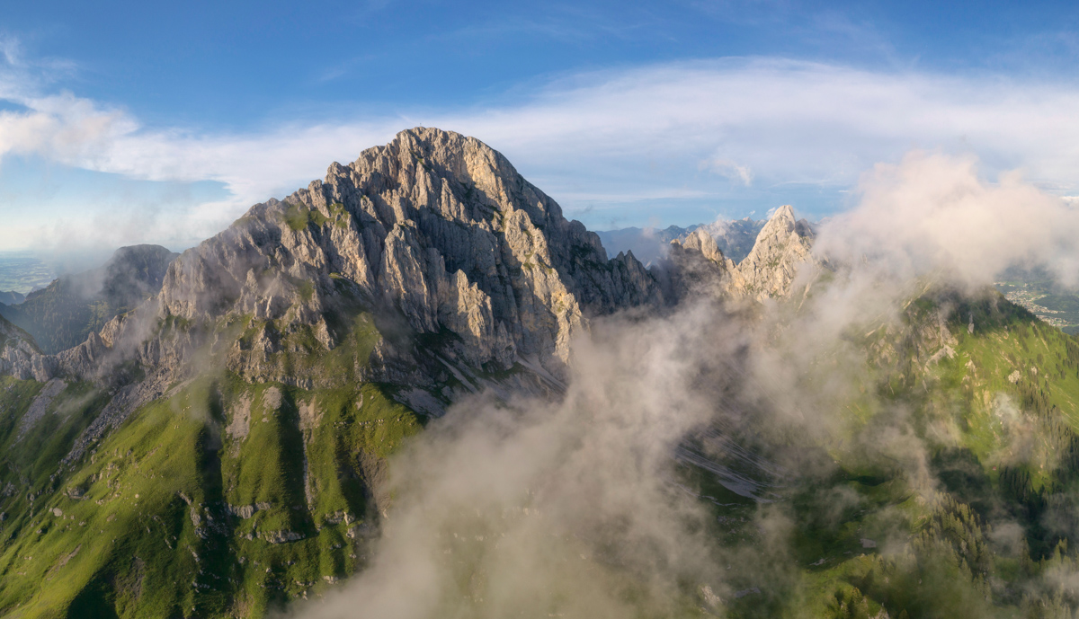 Lechtal, Dramatische Gipfelkulisse, Sommergrünes Hochgebirge - Bergfotografie Tirol