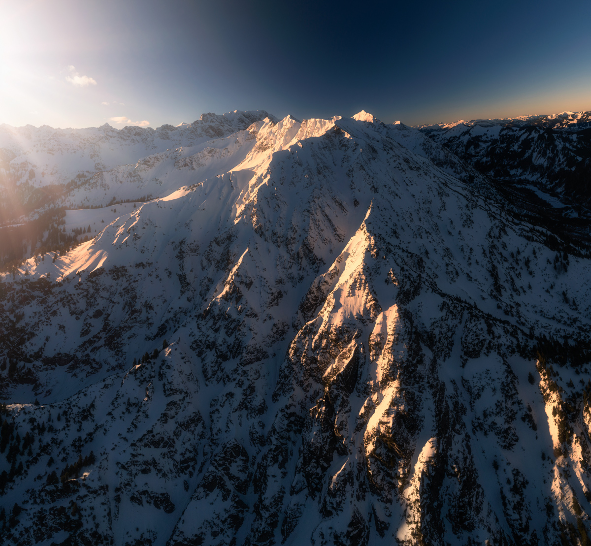 Hinterstein, Giebel und Hochvogel im Winterlicht, Verschneite Gipfelkette - Bergfotografie Allgäu