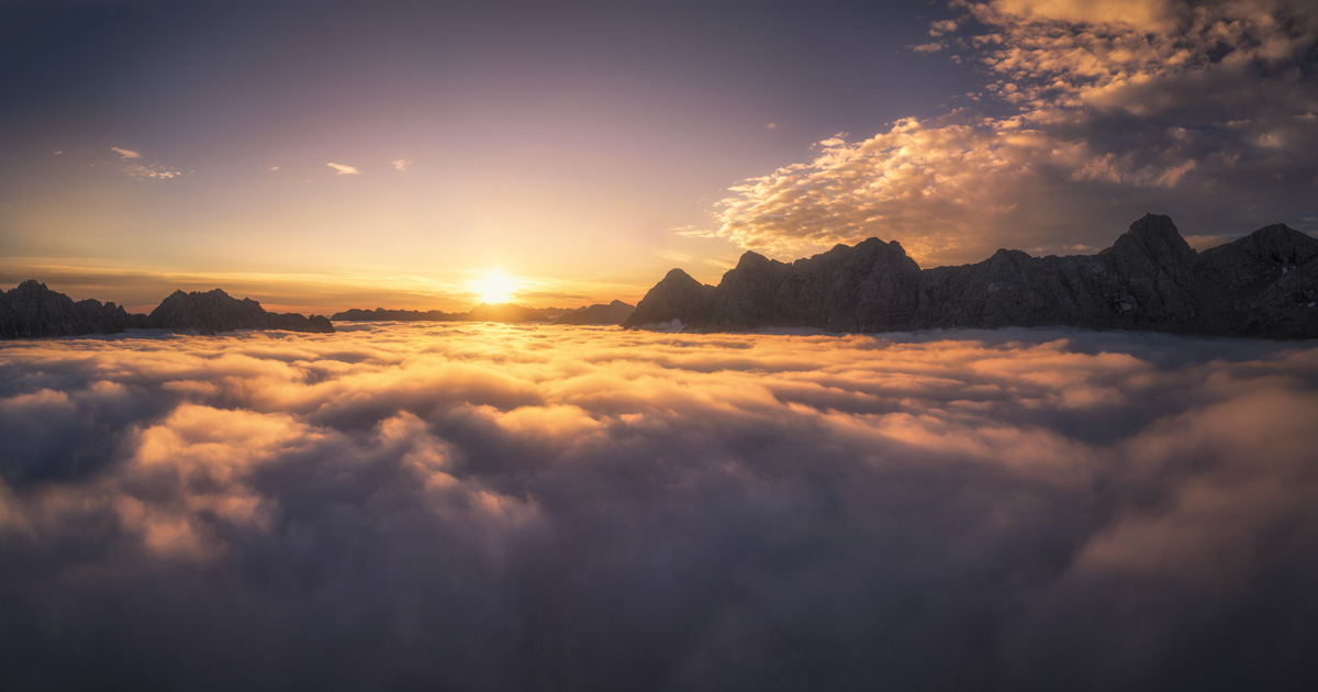 Oberstdorf, Sonnenuntergang über dem Nebelmeer, Goldenes Licht und Bergsilhouetten - Bergfotografie Allgäu