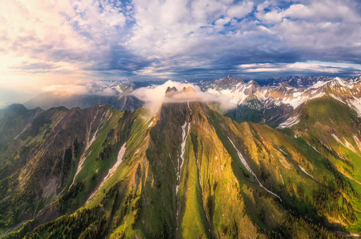 Höfats Oytal Panorama, Episches Drohnenpanorama über Höfats und Großer Wilder im Frühling, Majestätisch - Luftbildfotografie