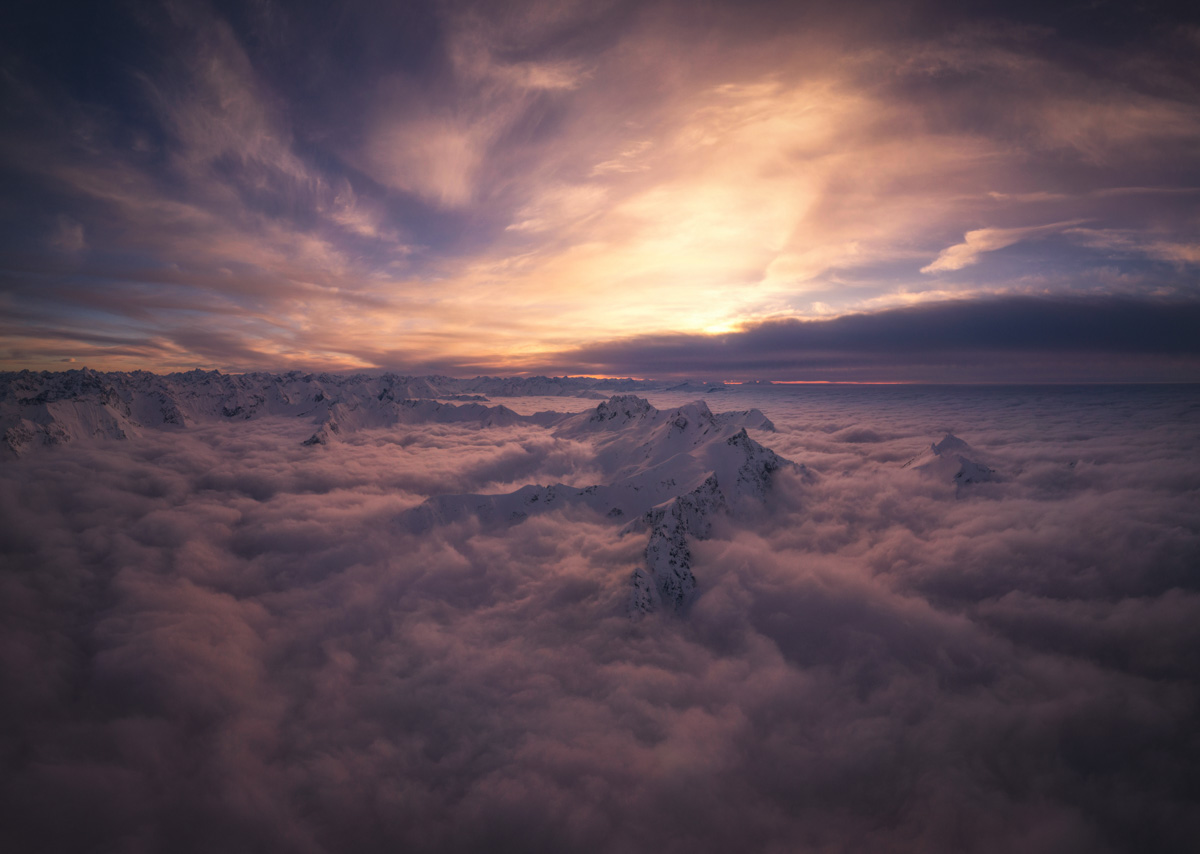 Hochvogel bei Hinterstein, Winterliches Nebelmeer bei Sonnenaufgang über verschneiten Gipfeln, Majestätisch - Bergfotografie