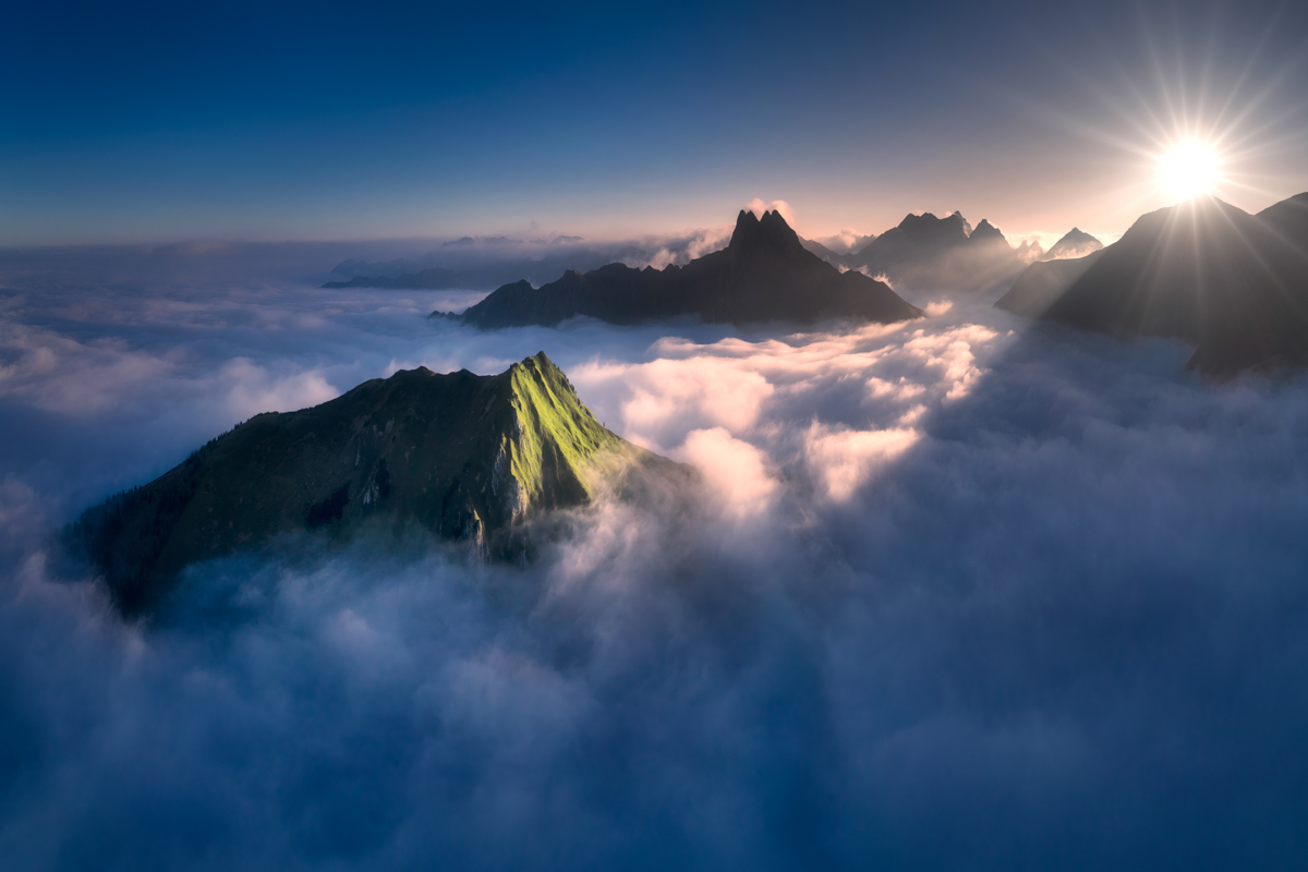 Oberstdorf, Kegelkopf und Höfats über dem Nebelmeer, Herbstlicher Sonnenaufgang in den Allgäuer Alpen