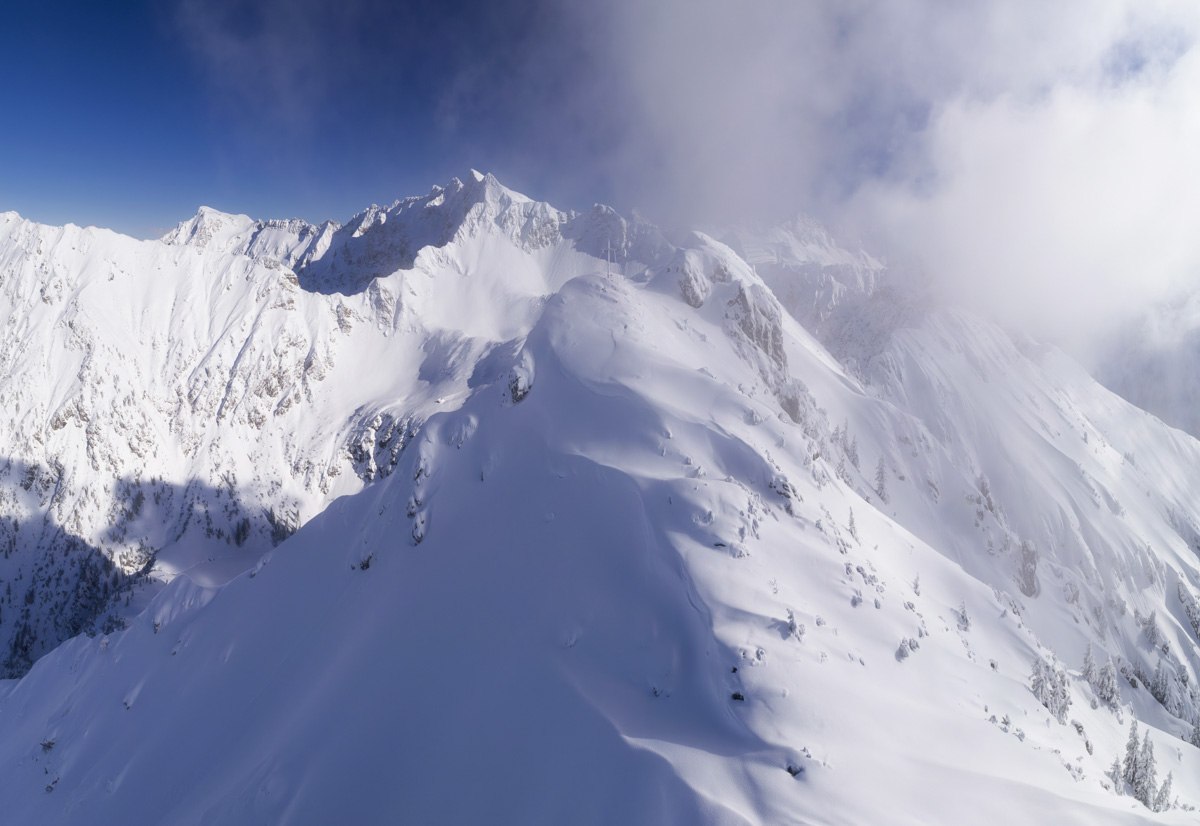 Rubihorn und Nebelhorn bei Oberstdorf, Tief verschneite Gipfelgrate im Winter, Erhaben - Bergfotografie Allgäu