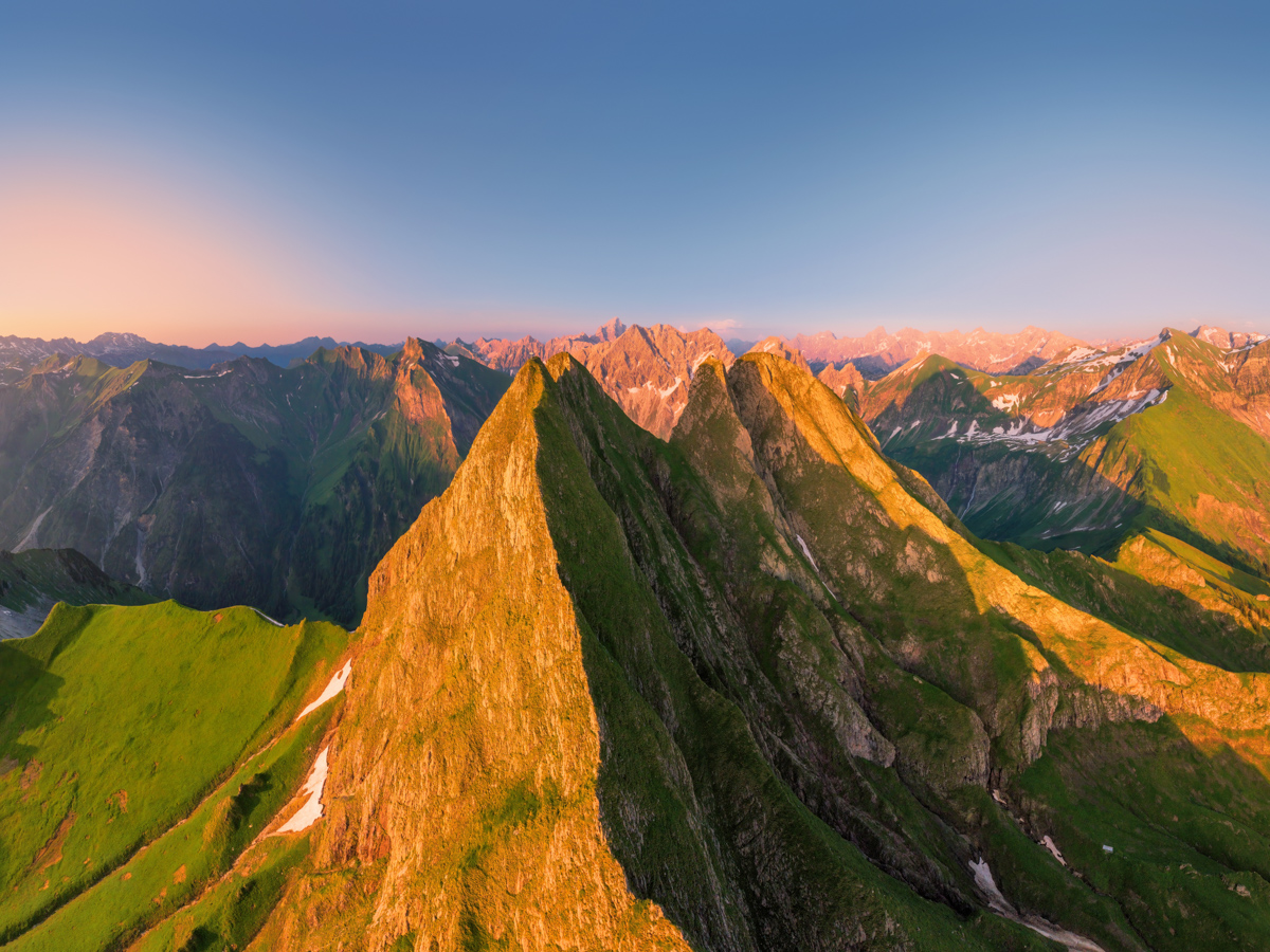 Höfats und Großer Wilder bei Oberstdorf, Sonnenuntergang über den markanten Felsgipfeln im Oytal, Leuchtend - Bergfotografie