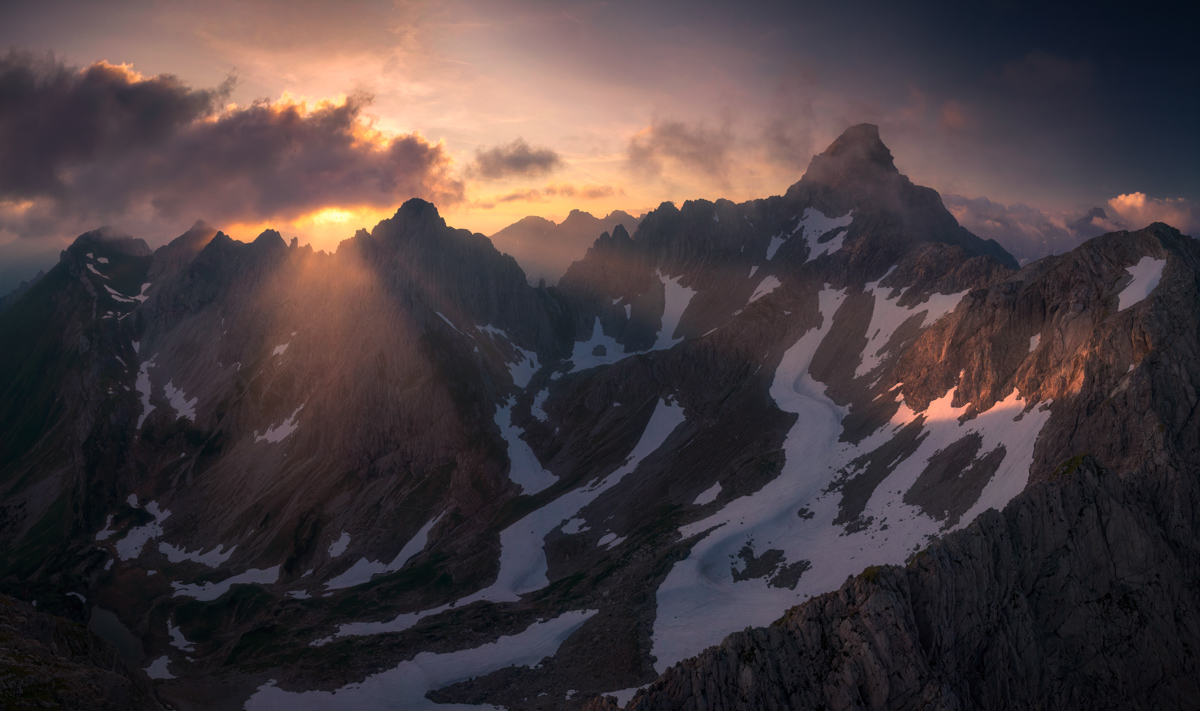 Hinterstein, Hochvogel und schroffe Gipfel im Frühlingslicht, Dramatischer Sonnenuntergang über den Allgäuer Hochalpen