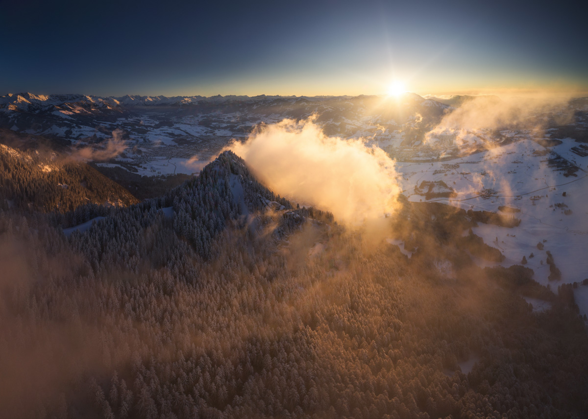 Grünten Alpenglühen im Winter, Sonnenuntergang über verschneiter Berglandschaft, Intensives Winterleuchten - Bergfotografie