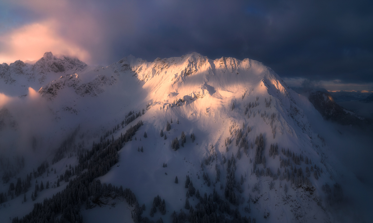 Hinterstein, Breitenberg, Dramatischer Sonnenaufgang im Winter - Bergfotografie Oberallgäu