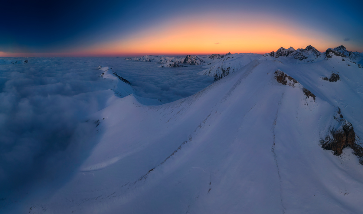 Einödsbach, Nebelmeer über verschneiten Gipfeln, Alpenglühen bei Oberstdorf - Landschaftsfotografie Allgäu