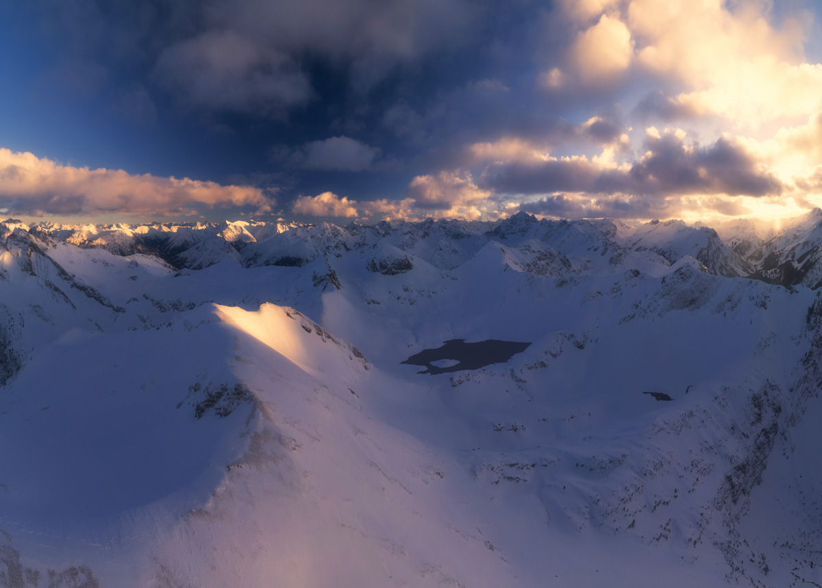 Schrecksee, Legendärer Bergsee mit erstem Schnee und dramatischer Wolkenstimmung, Wintereinbruch - Bergfotografie Allgäu